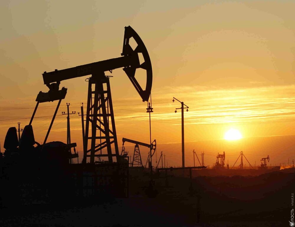 Цена нефти Brent превысила $84 за баррель впервые за три года