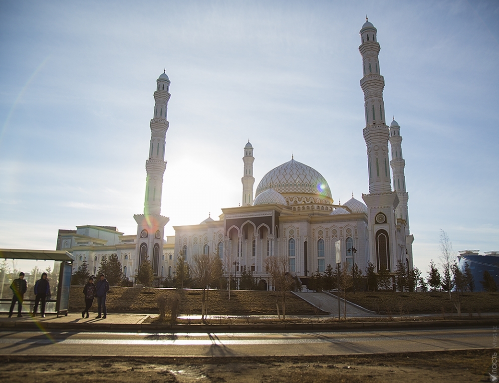 Назарбаев поздравил мусульман Казахстана с Ораза айтом