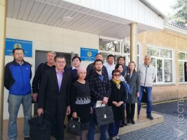 Гражданские активисты Алматы привлекли внимание полиции после суда с маслихатом 
