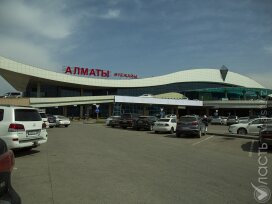 Акимат рассматривает запуск шаттл-автобусов из аэропорта Алматы в центр