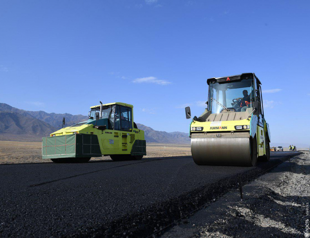 Казахстан запросит деньги на строительство и ремонт дорог у ЕАБР