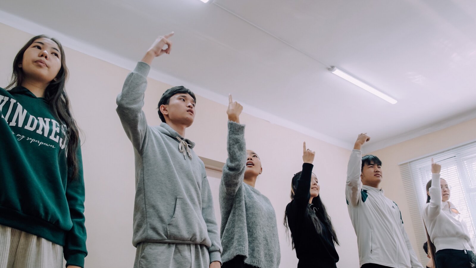 Их руки поют