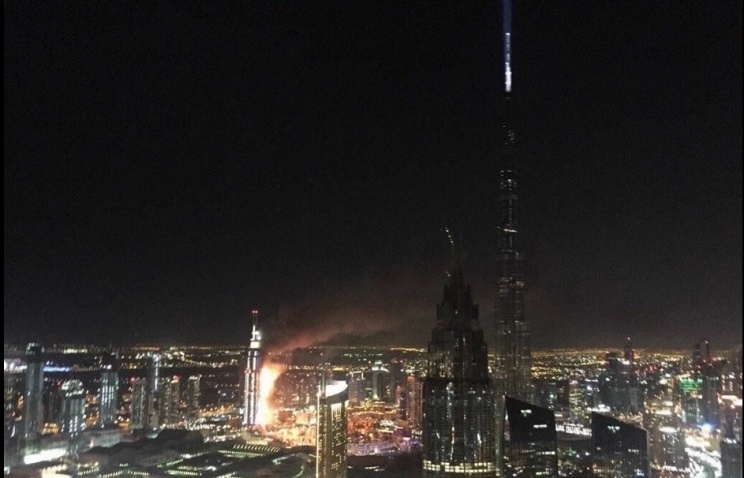 В Дубае горит 63-этажный отель