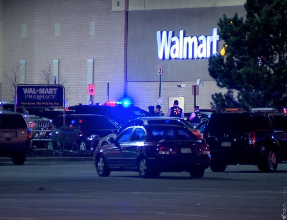 В США при стрельбе у супермаркета погибли два человека