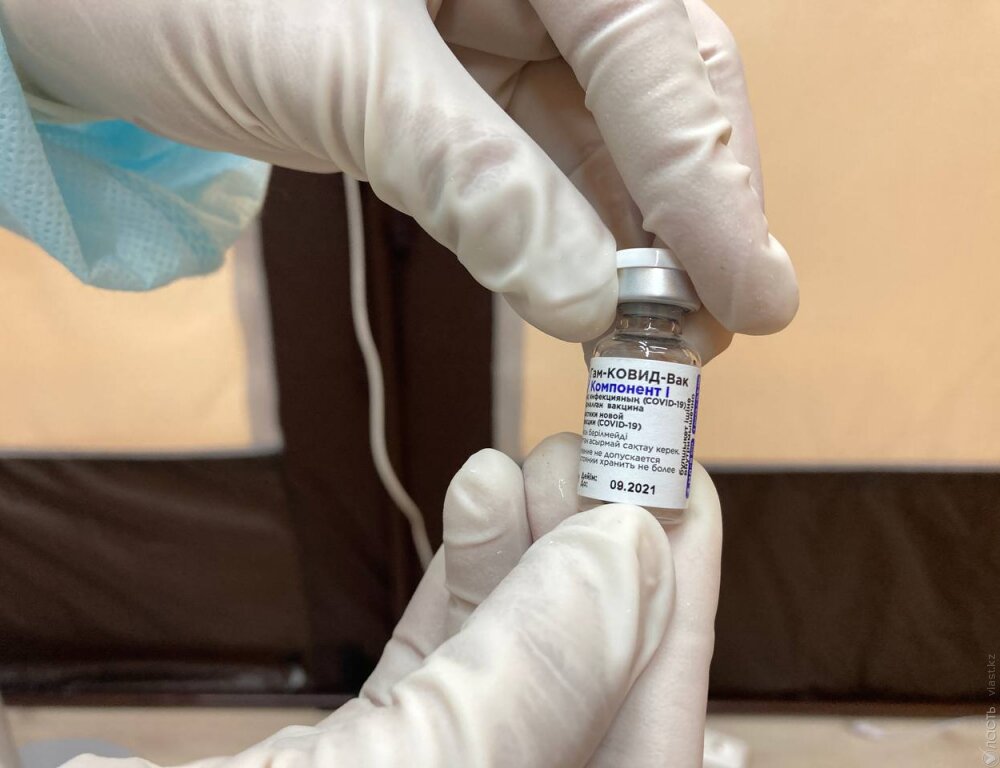 За сутки в Казахстане первую дозу вакцины от коронавируса получило 37 тыс. человек 