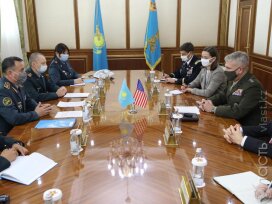 Министр обороны Казахстана обсудил ситуацию в Афганистане с главой Центрального командования Вооруженных сил США