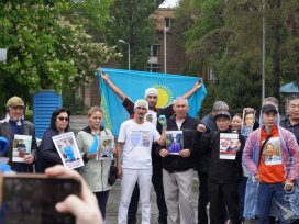 В Алматы активисты требуют освобождения политзаключенных 