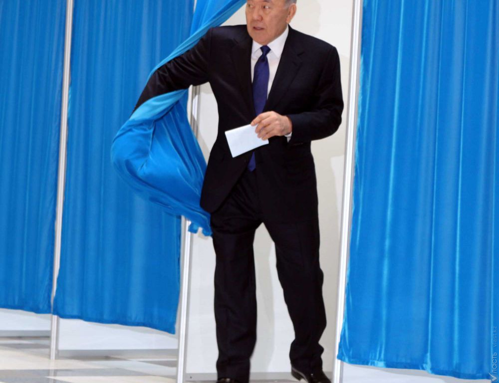 По предварительным данным, Назарбаев получил на выборах 97,7% голосов избирателей
