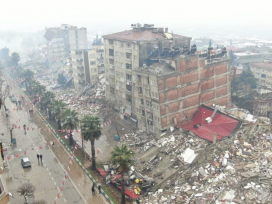 Число жертв землетрясения в Турции и возросло почти до 3 тыс. человек