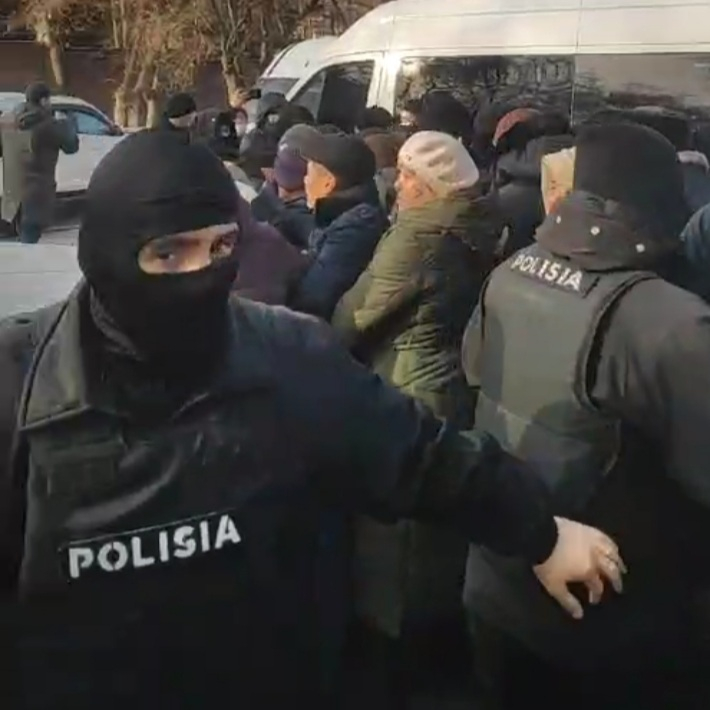 В Алматы и Атырау задержаны протестующие 