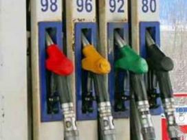 Правительство не будет повышать цены на нефтепродукты до конца года - Досаев
