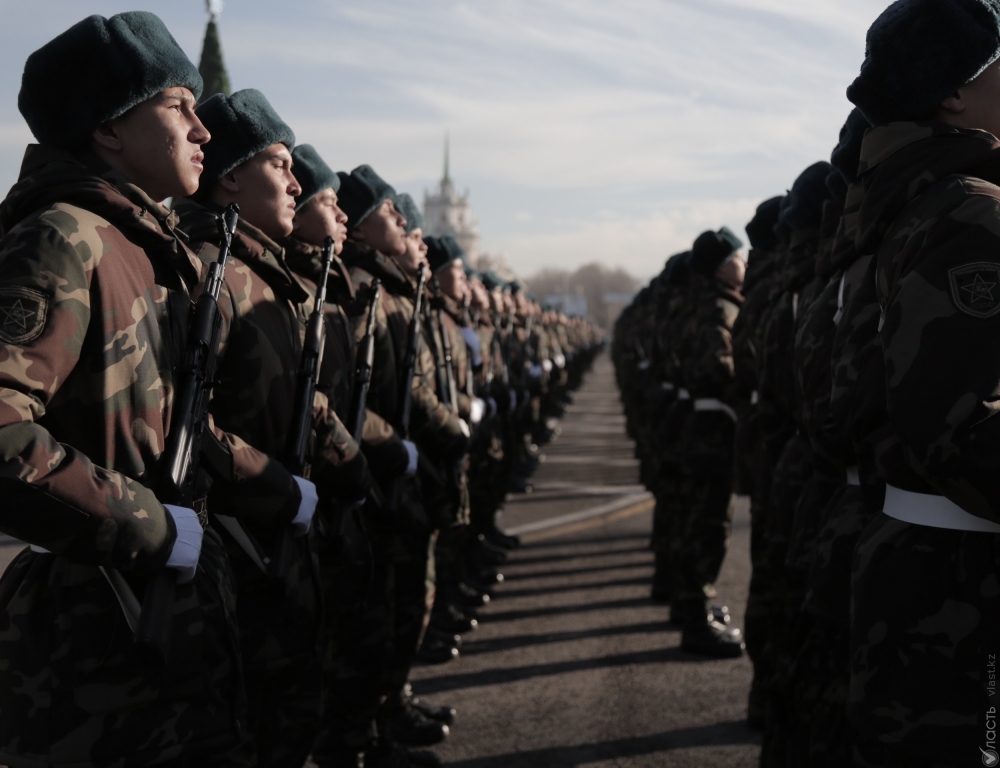 Назарбаева предложит увеличить число срочников в казахстанской армии