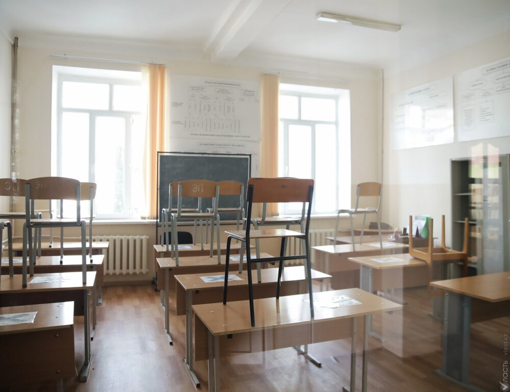 С 2023 года все казахстанские школы, за исключением трехсменных, перейдут на пятидневку - Аймагамбетов 