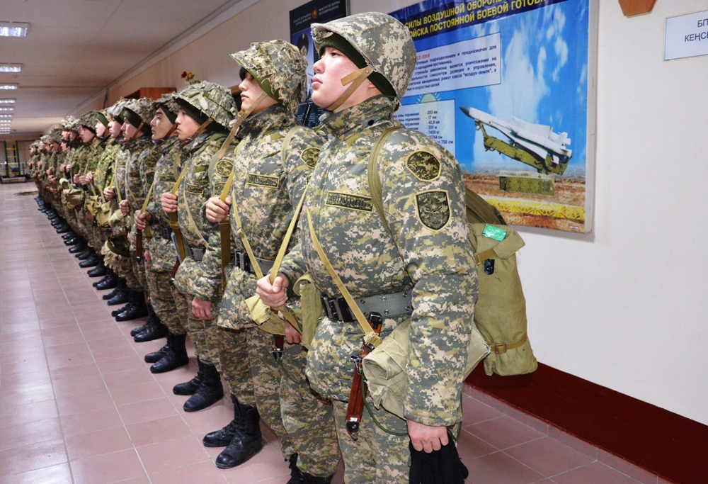 В Казахстане начался призыв военнообязанных на сборы 