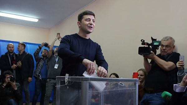 Зеленский и Порошенко выходят во второй тур президентских выборов в Украине - экзит-поллы