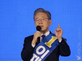Лидер оппозиции Южной Кореи ранен неизвестным 