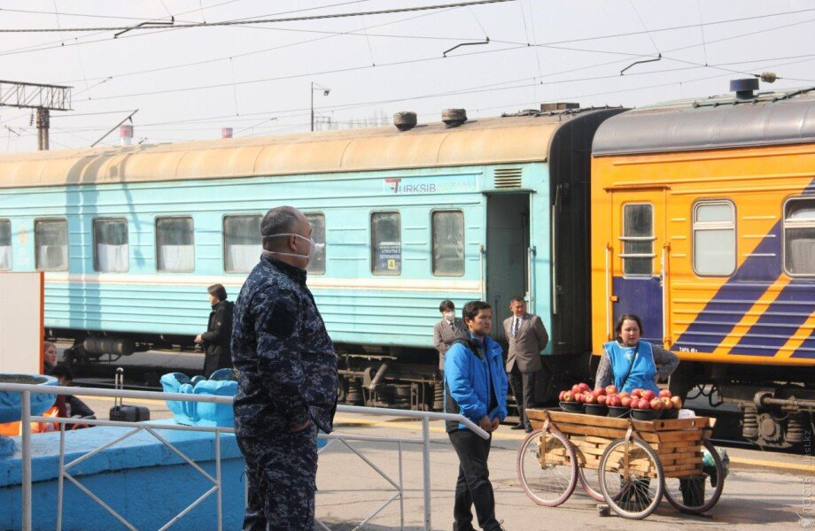 Дополнительные вагоны по основным направлениям запустили в Казахстане к Новому году