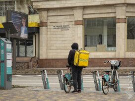 В Алматы решили привлечь курьеров по доставке еды выявлять нарушения общественного порядка