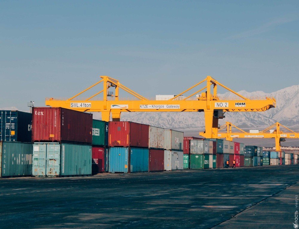Казахстан и Китай намерены увеличить объем транзитных контейнерных перевозок