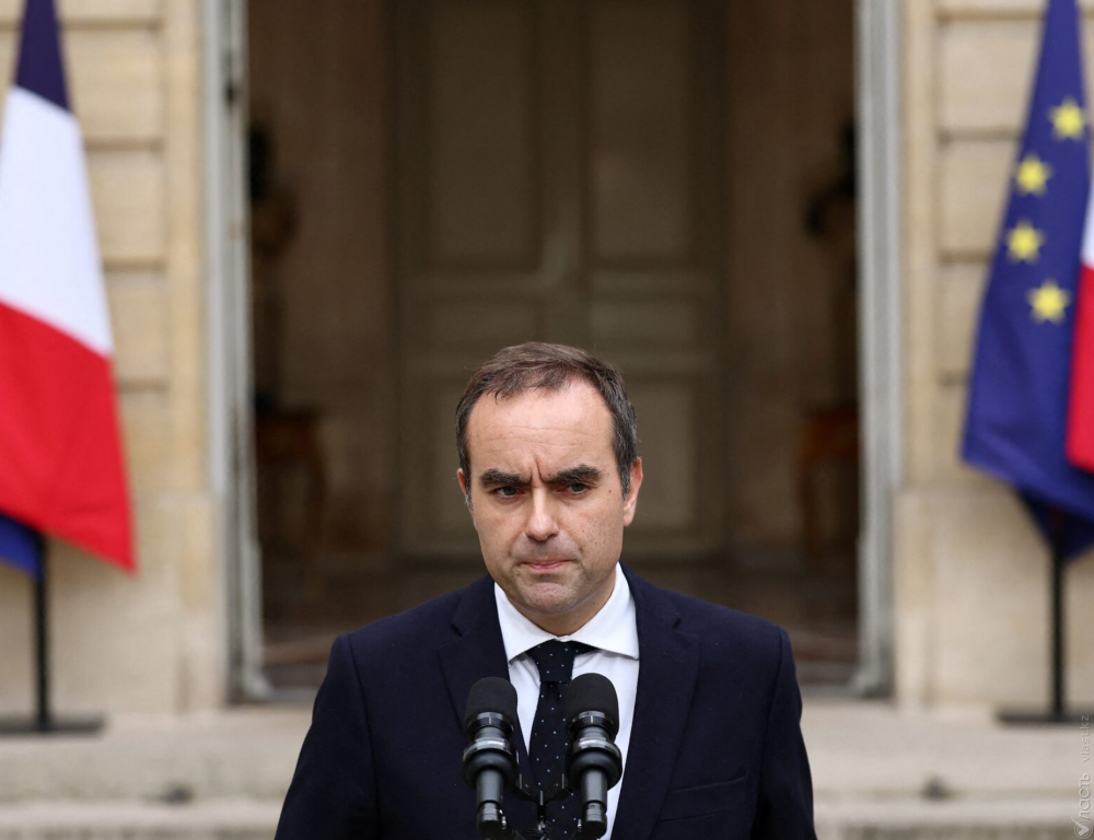 Премьер-министр Франции подал в отставку