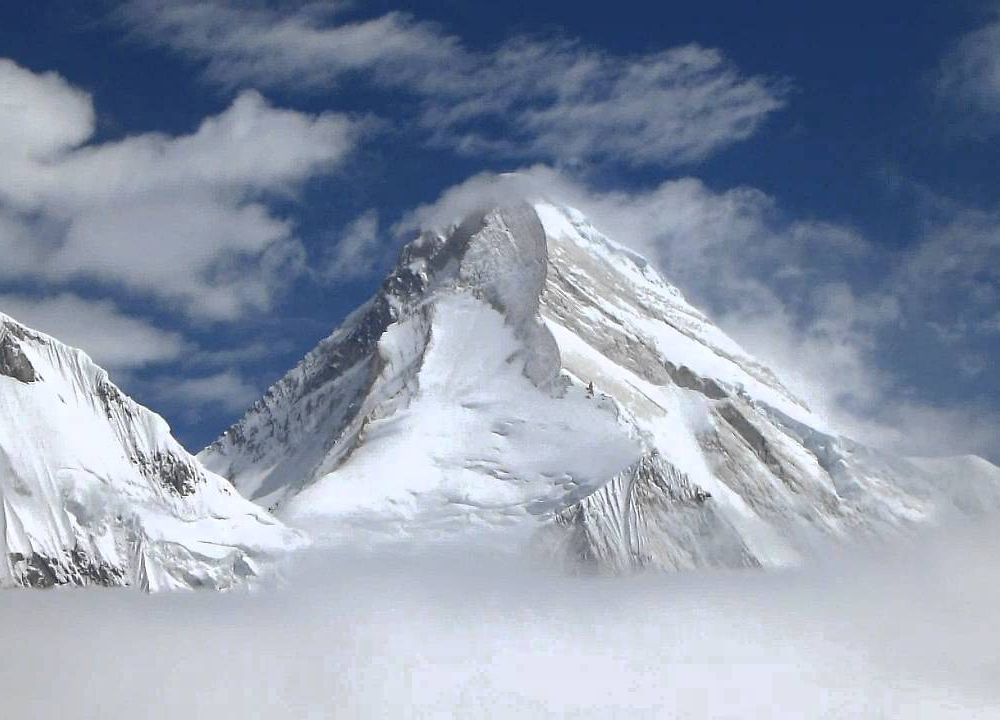 Поиски пропавших альпинистов: в Минобороны сообщили об отсутствии признаков живых людей