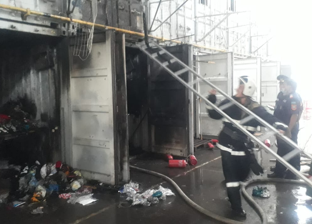 Пожар произошел на рынке «Казына» в Алматы 
