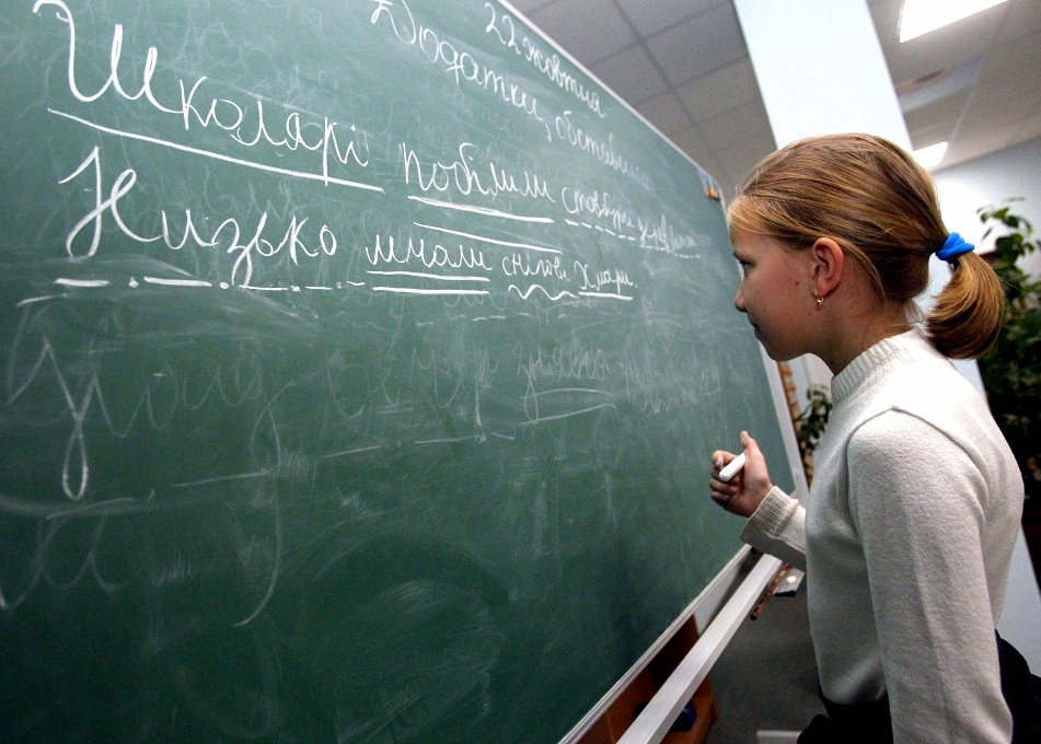 Украина переведет русскоязычные школы на национальный язык с 2020 года