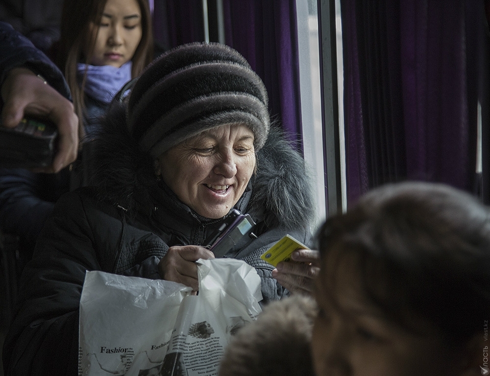 Алматинским льготникам предоставят скидки на проезд в общественном транспорте