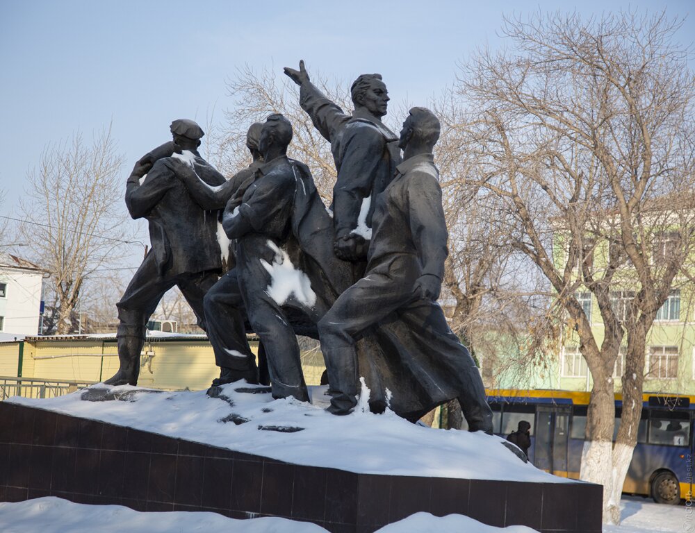 Токаев высказался против установки памятников личностям, «известным только в одном регионе»