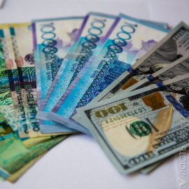 Доллар торгуется на бирже по 521,31 тенге 
