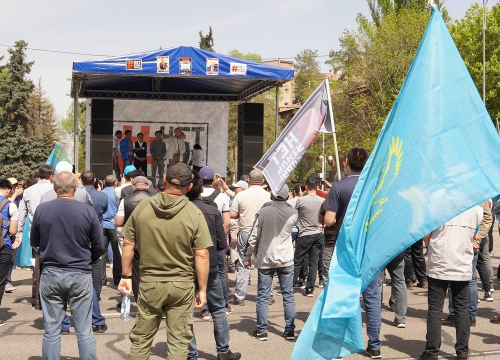 До 300 человек собралось на митинг против утильсбора в Алматы 
