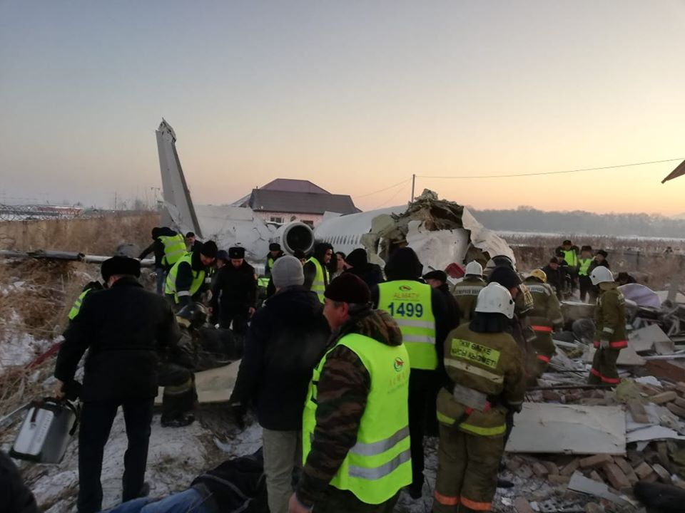 Число погибших при крушении самолета Bek Air выросло до 12 человек