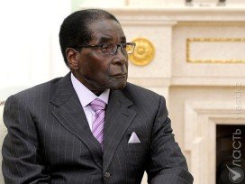 Президент Зимбабве заключен военными под домашний арест