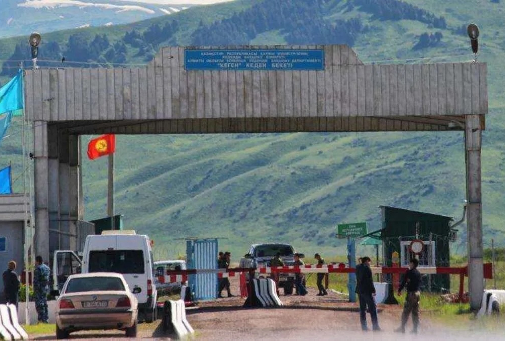 
На пункте пропуска «Кеген» на границе Казахстана и Кыргызстана наблюдается скопление транспорта 