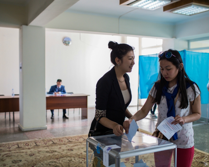 Наблюдатель из Великобритании назвал выборы в Казахстане семейным торжеством  