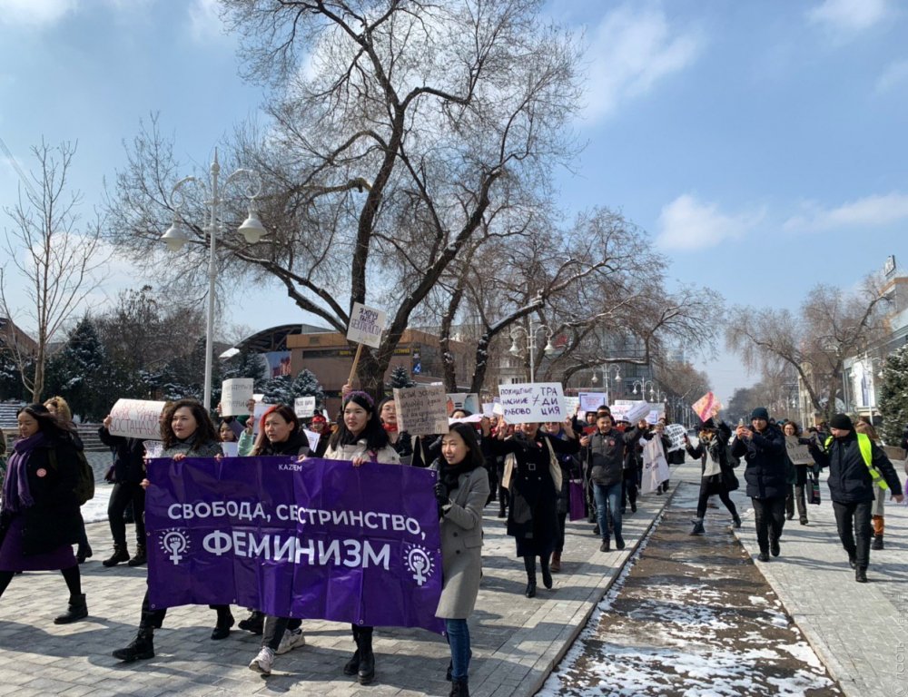 В Алматы прошел марш за права женщин 