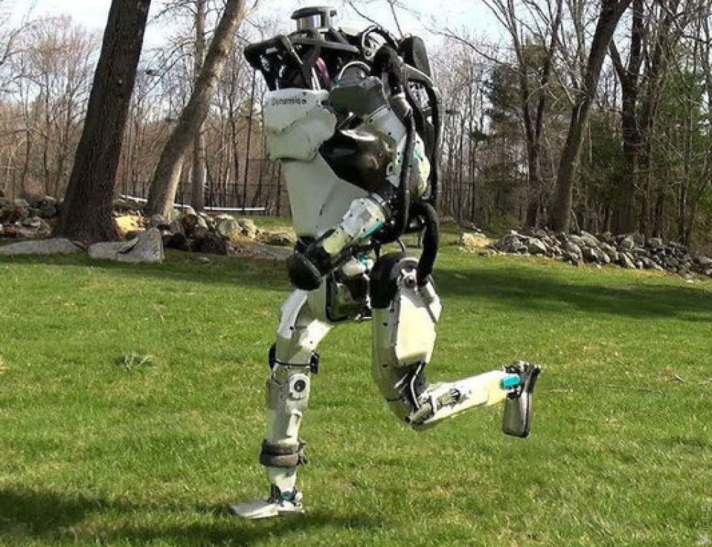 Boston Dynamics научила своего человекоподобного робота бегать