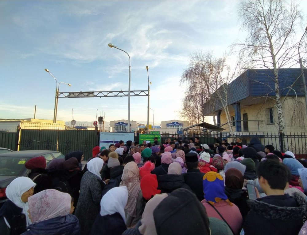 Около 4 тыс. человек вернулись из Кыргызстана в Кордайский район за один день – Сапарбаев