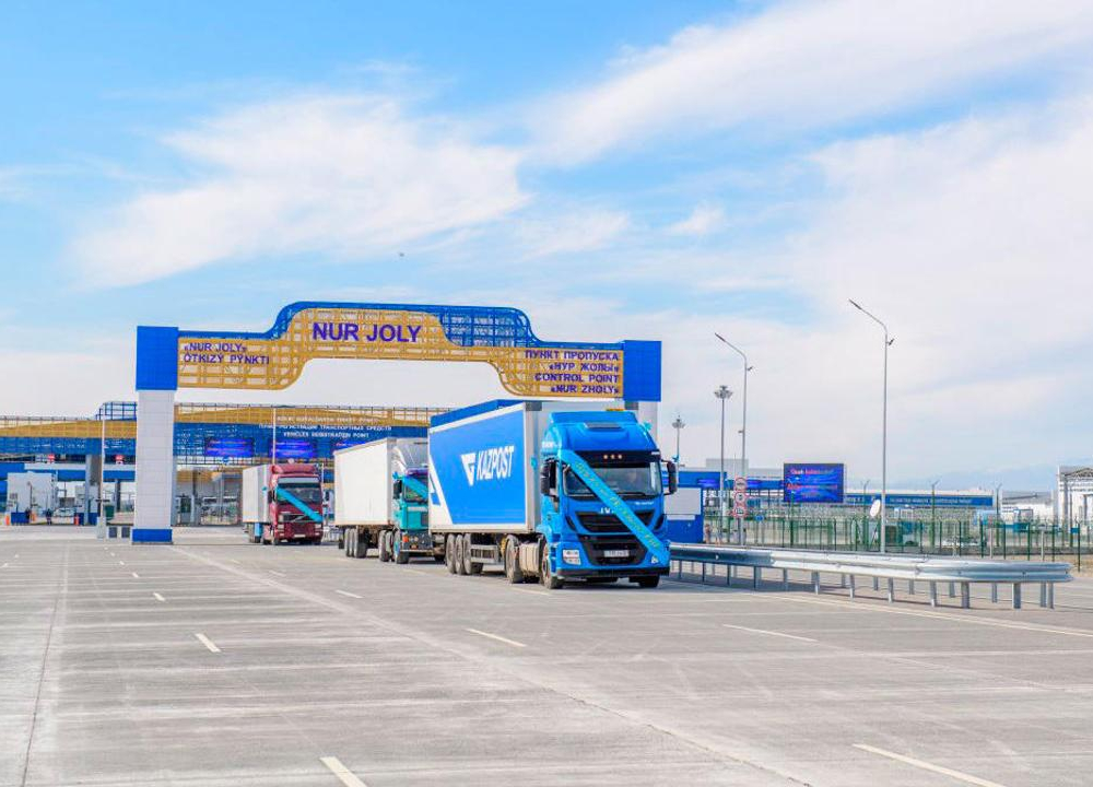 Реконструкция пунктов пропуска на границе Казахстана с тремя государствами привела к скоплению автотранспорта 