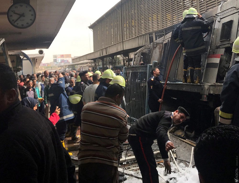При пожаре на ж/д вокзале в центре Каира погибли десятки человек