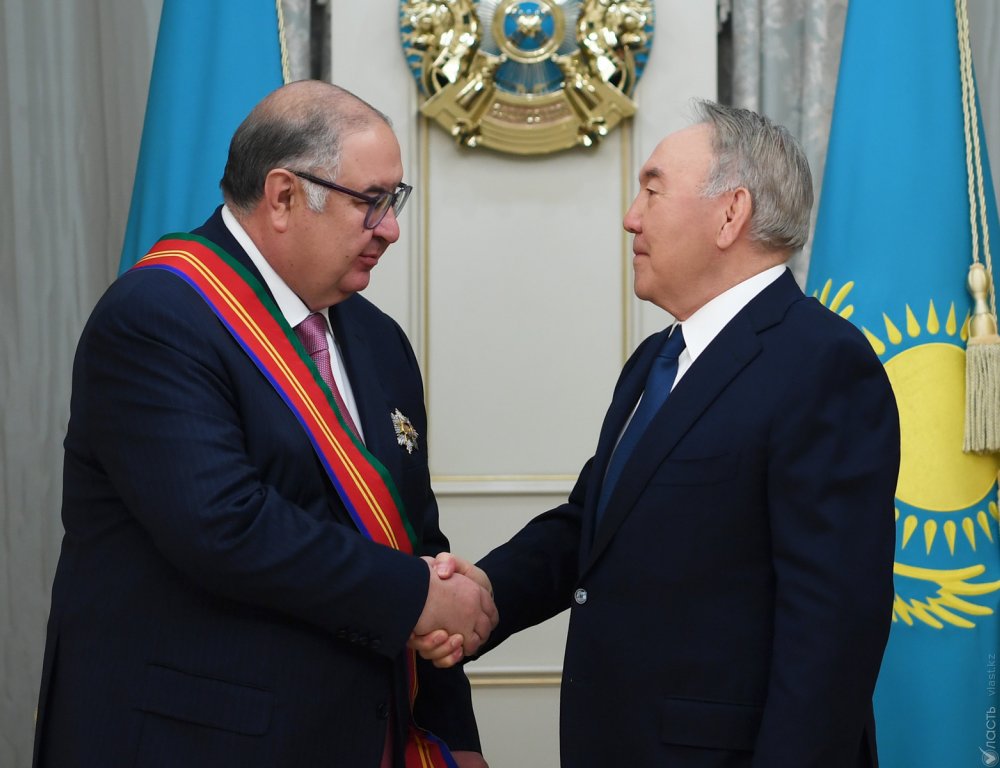 Назарбаев наградил Алишера Усманова орденом «Достык»