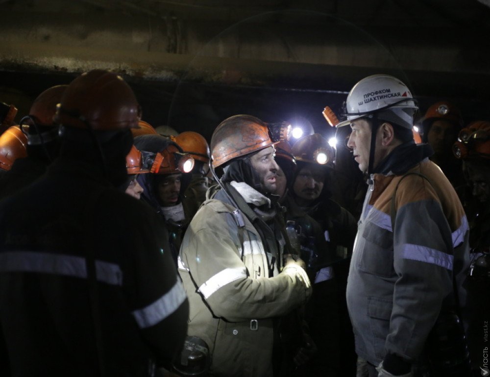 На поверхность вышли 154 бастующих шахтера, утверждает акимат региона 