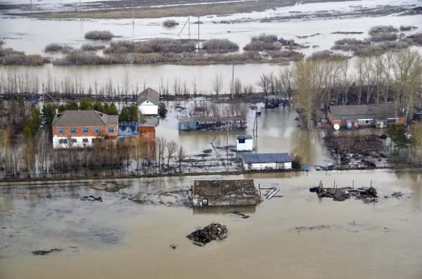 348 семей, пострадавших от паводков, акимат Карагандинской области обещает заселить в новые дома к началу отопительного сезона