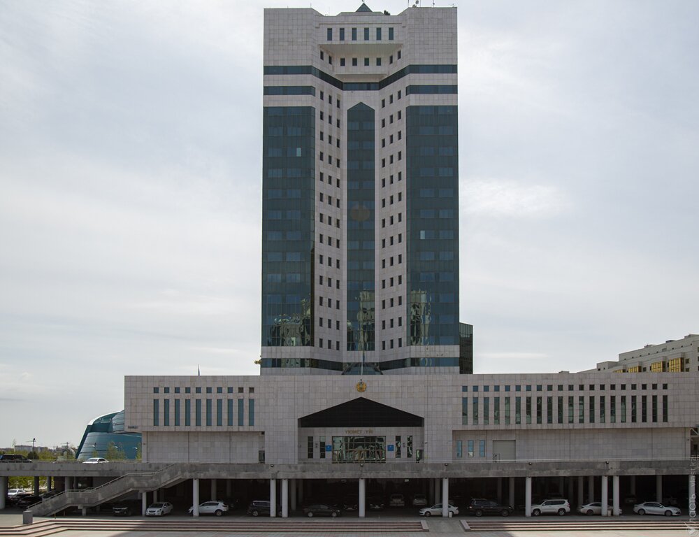 Уровень доверия казахстанцев к правительству резко снизился – опрос DEMOSCOPE 