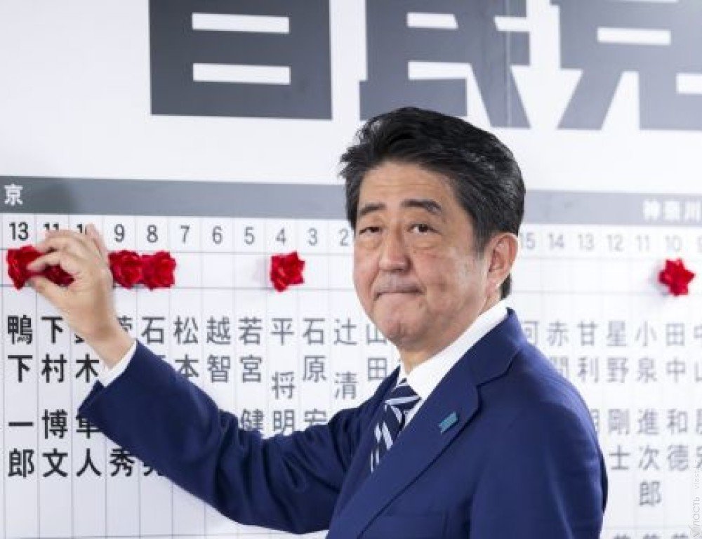 ​Парламентские выборы в Японии выиграла правящая коалиция Синдзо Абэ