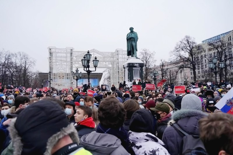На акцию в поддержку Навального в Москве вышли 40 тысяч человек - Reuters 