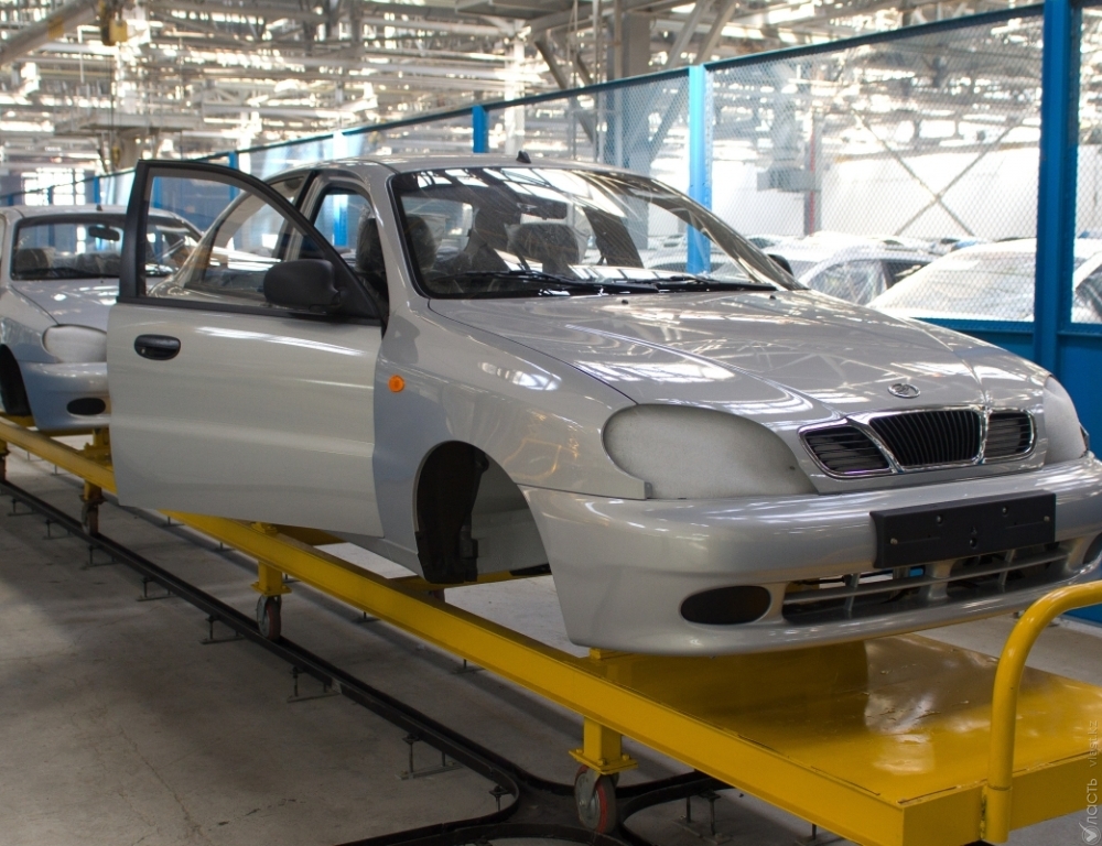 Продажи авто казахстанского производства сократились почти на 50%