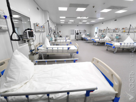 Около 130 пациентов с коронавирусом остаются в больницах Казахстана
