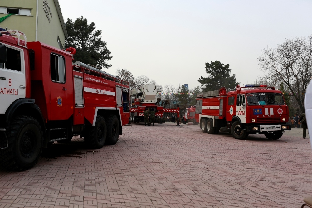 В Алматы в ночь на 15 марта сгорело три автомобиля