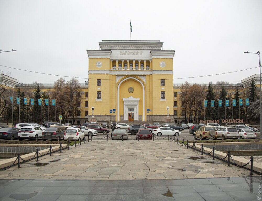 Реконструкцию скверов около здания академии наук в Алматы завершат осенью – акимат